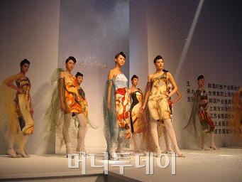 '이준기'와 함께한 상하이 앙드레김 패션쇼