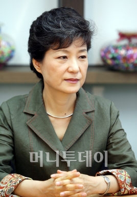 박근혜 "4년중임제 개헌, 빨리 시작해야"