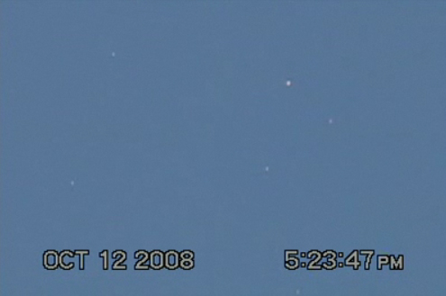 ↑광화문 상공에 나타난 UFO(사진 : 동영상 캡쳐)