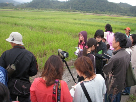 ↑ 대만 공랴오 지방 철새도래지를 찾은 '2008 피스&그린보트'행사 참가자들 ⓒ황국상 기자