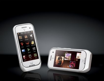 ↑SK텔레시스가 처음으로 선보인 W브랜드 휴대폰 'SK-700'