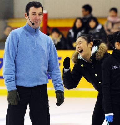 ↑ 브라이언 오서 코치(왼쪽)과 김연아 선수 