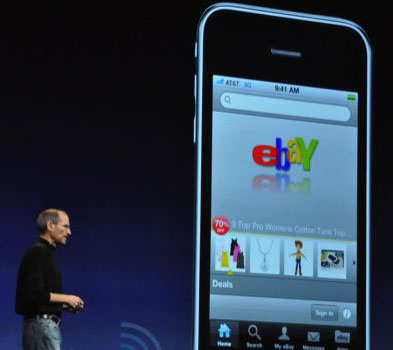 애플의 스티브 잡스 최고경영자는 7일(현지시간) 연례 개발자회의에서 아이폰4G를 공개했다. 