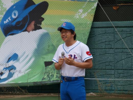 [사진]배우 박철민 "오늘은 야구하러 왔어요"
