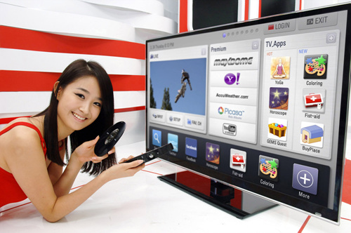 ↑ LG전자가 'IFA 2010'서 TV로 프리미엄 인터넷 콘텐츠와 다양한 TV 애플리케이션 서비스를 쉽고 자유롭게 이용하는 스마트TV를 처음 공개한다.