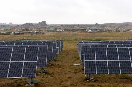 ↑대성그룹이 몽골 만다흐 지역에 건설한 태양광 시설