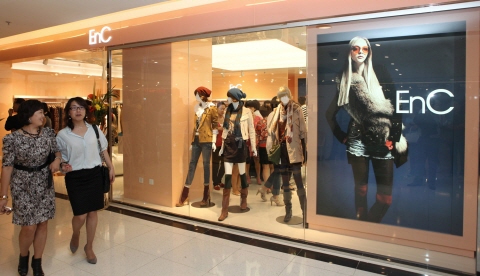 ↑이랜드가 지난 9일 중국 왕푸징백화점에 문을 연 이앤씨(EnC) 1호점. 
