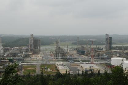 ↑베트남 국영석유기업 페트로베트남(PVN)의 자회사인 'BSR'이 운영하고 있는 베트남 최초의 정유·화학공장 전경 