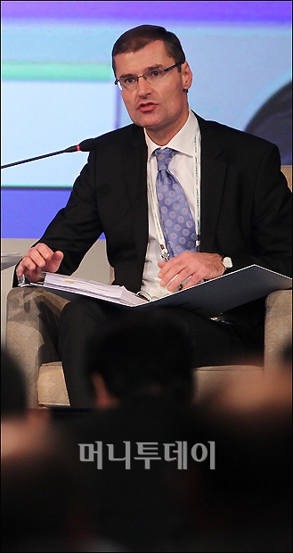 [사진]의견 발표하는 엥겔 베스타스 CEO