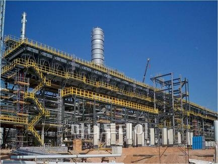 ↑GS건설이 아랍에미리트 아부다비 루와이스 산업단지에 시공중인 그린디젤 프로젝트(GDP) 현장 전경ⓒGS건설