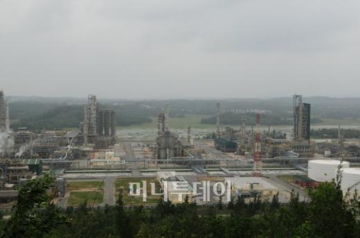 ↑베트남 국영석유기업 페트로베트남(PVN)의 자회사인 'BSR'이 운영하고 있는 베트남 최초의 정유·화학공장 전경 