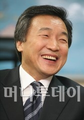 손학규 "MB, 검찰 권력으로 노무현 죽여"