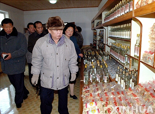 [사진]김정일, 식료공장 현지지도