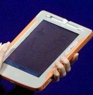 ▲지난 2000년 MS가 선보인 태블릿PC 원형(프로토타입)