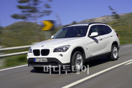 ↑출시 이후 국내는 물론이고 해외에서도 큰 인기를 끌고 있는 BMW의 소형 SUV 'X1'