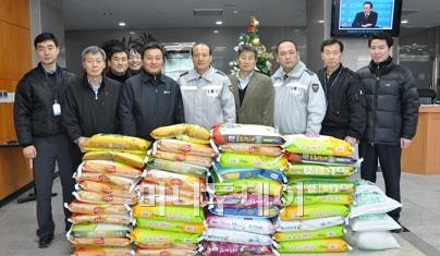 GS건설 신임임원, 남대문경찰서에 쌀 35포대 전달
