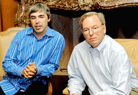 래리 페이지 구글 창업자 겸 새 CEO(왼쪽)와 에릭 슈미트 회장