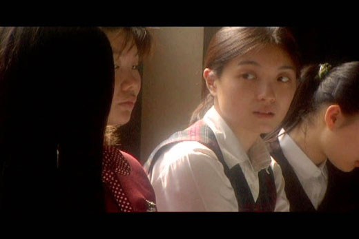 고 최고은 작가가 2006년 한국예술종합학교 영화과 재학 당시 감독을 맡은 12분 짜리 단편 영화 '격정 소나타' 스틸컷. 이 영화는 아시아나국제단편영화제에서 '단편의 얼굴상'을 수상했다. 