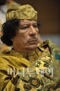 카다피, 대국민 연설 "순교자로서 최후 맞을것"
