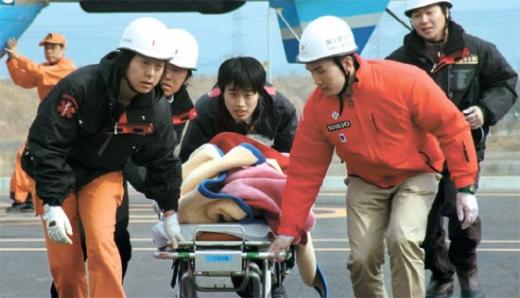 [日대지진]헬기 157대 환자 실어날라 … 복도는 '즉석 응급실'