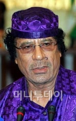 카다피가 원하는 건 '한국형 분단'