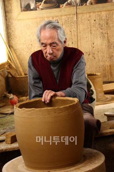 지난 25일 별세한 배우 김인문(72)의 유작 영화 '독 짓는 늙은이'의 스틸사진
