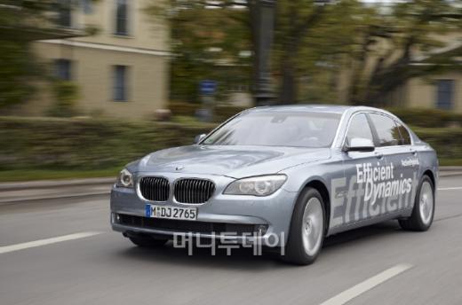 ↑ BMW가 선보인 하이브리드카'액티브 하이브리드 7'(1억9860만원)