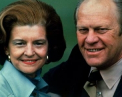 ▲생전의 포드 대통령(오른쪽)과 베티 여사. 1975년.