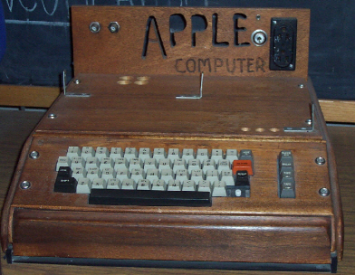 ↑1976년 개발된 애플1 컴퓨터