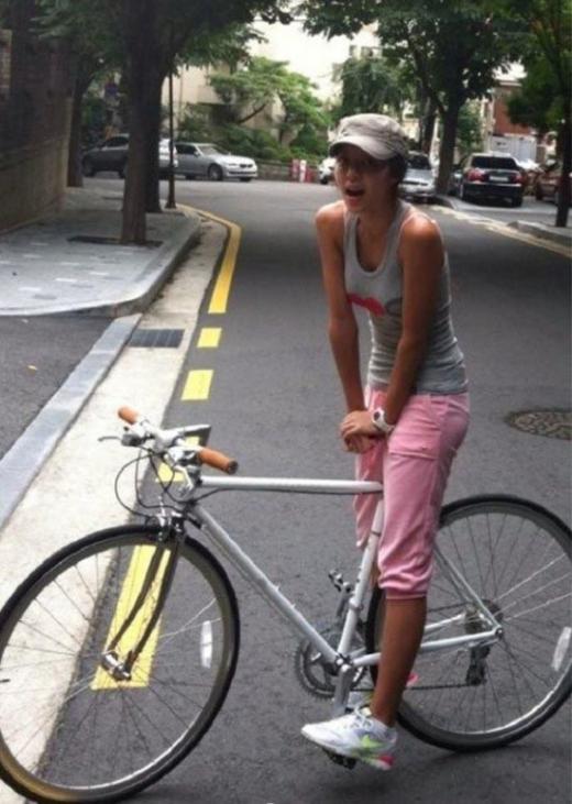 [★포토]자전거 타는 모습도 화보?…'바이커룩'②박한별