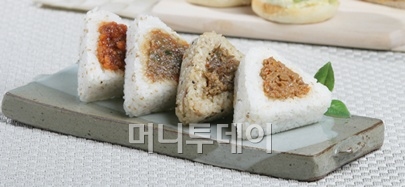 ↑영진데리카후레시에 출시한 삼각김밥  