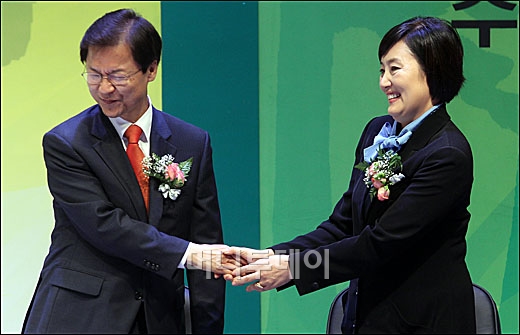 [사진]당선된 박영선, 아쉬운 천정배