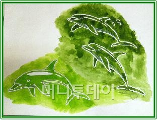 ↑돌고래를 형상화한 팜아트 