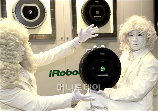 [사진]아이로봇, 신제품 '룸바 700시리즈' 공개