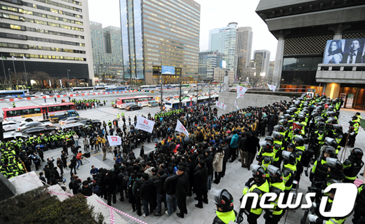 지난 1일 전국언론노조 회원들이 서울 세종문화회관 앞에서 종합편성채널에 반대하는 집회를 열었다. (사진=뉴스1 양동욱 기자)
