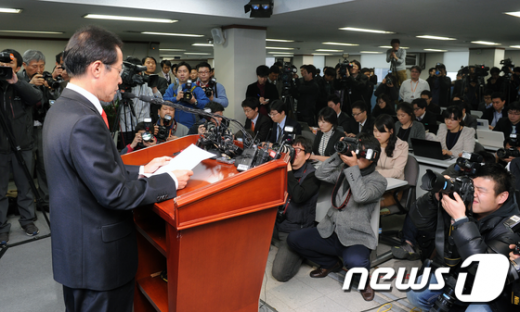 [사진]홍준표 한나라당 대표직 사퇴 기자회견