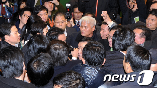 [사진]민주당 '몸싸움' 전당대회