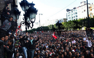 ▲재스민혁명이 시작된 튀니지의 2011년 1월 시위 군중