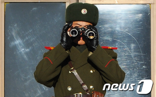 [사진]노려보는 북한군 병사