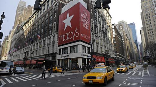 ↑뉴욕 맨해튼 미드타운 메이시 백화점 본점 헤럴드 스퀘어점. 건방지게도 세계 최대 백화점이라고 붙여놨다.