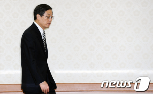 [사진]김황식 총리, '학교폭력' 관계장관회의 참석