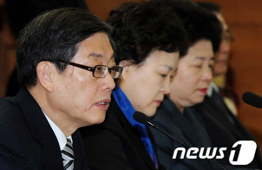 [사진]김황식 총리, '학교폭력' 근절 호소