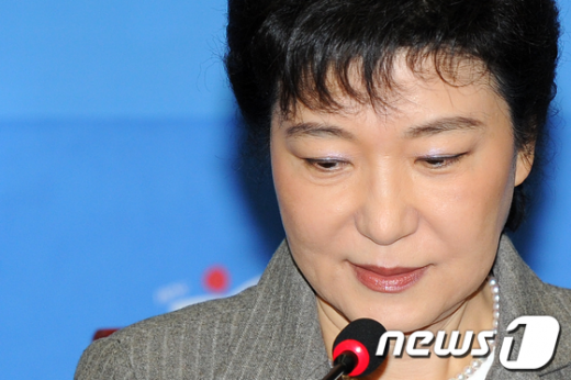 [사진]지역구 불출마 선언한 박근혜 비대위원장