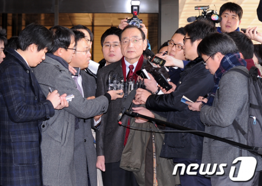 [사진]검찰 출두한 김효재 전 수석
