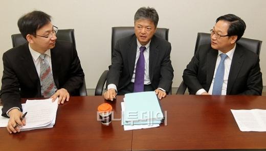 ↑ 왼쪽부터 전윤종 EU상무관, 이인호 미국 상무관, 김영삼 중국 상무관(사진: 홍봉진 기자)