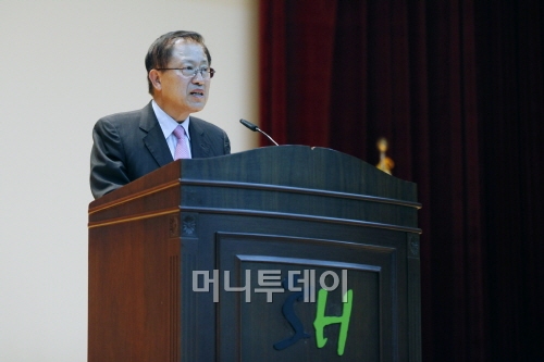 ↑SH공사는 9일 오후 2시 서울 개포동 소재 본사 대강당에서 임직원 500명이 참석한 가운데 제12대 이종수 사장 취임식을 개최했다. ⓒ사진 제공=SH공사