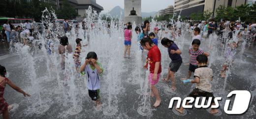 [사진]물놀이의 메카, 광화문 광장