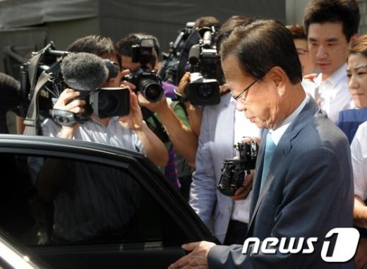 [사진]서둘러 떠나는 박희태 국회의장