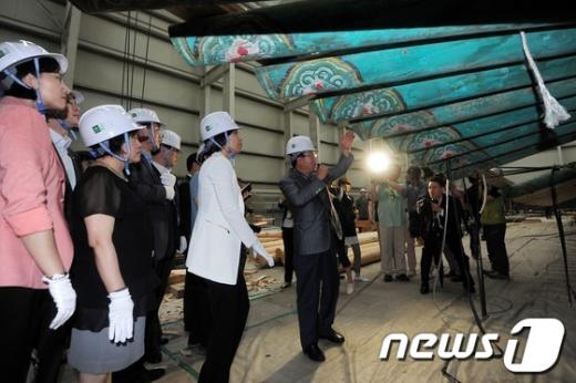 [사진]숭례문 방문한 민주통합당 초선 의원