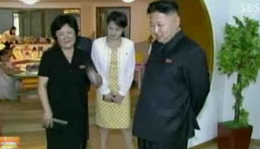 지난14일 김정은 북한 노동당 제1비서가 경상유치원 현지 지도에 나섰을  당시 보도화면. ⓒSBS